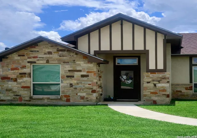 Photo 3 of Single family home for sale at 1729 Vista View, Pleasanton, TX 78064 | MLS# 1936827 | Listing updated on 2026-06-18