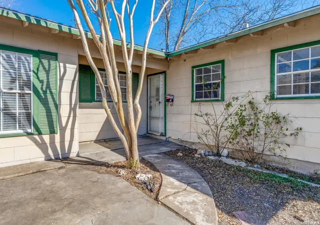 2nd image of 611 Basswood, San Antonio, TX 78213 | MLS# 1936917