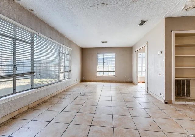 4th image of 611 Basswood, San Antonio, TX 78213 | MLS# 1936917