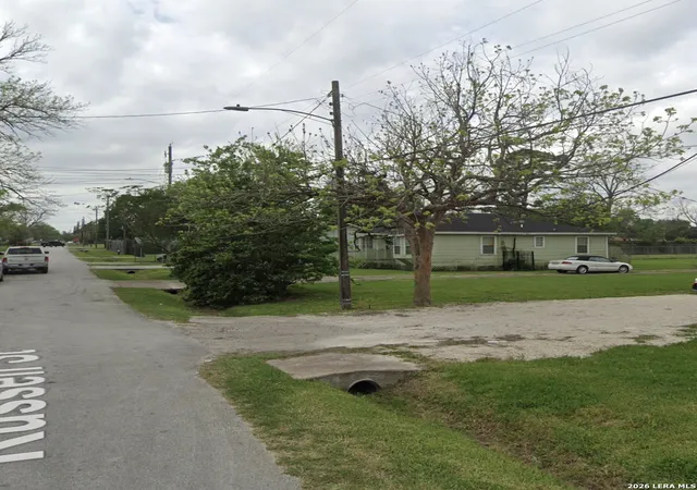 3rd image of 4709 Russell, Houston, TX 77026 | MLS# 1936931