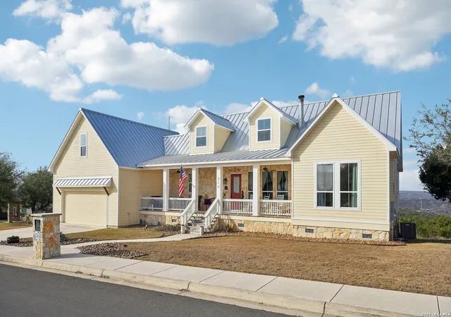 Photo 2 of Single family home for sale at 217 Yorktown Blvd, Kerrville, TX 78028 | MLS# 1936933 | Listing updated on 2026-01-30