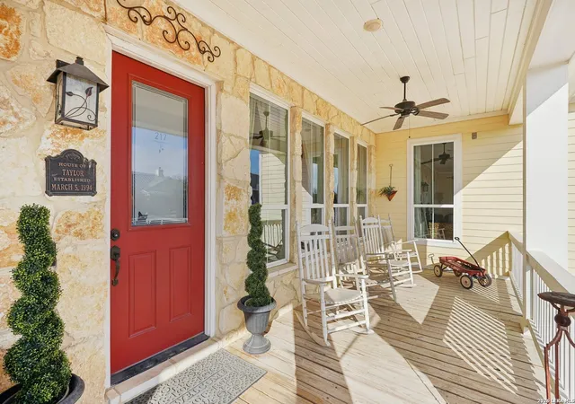 Photo 3 of Single family home for sale at 217 Yorktown Blvd, Kerrville, TX 78028 | MLS# 1936933 | Listing updated on 2026-01-30