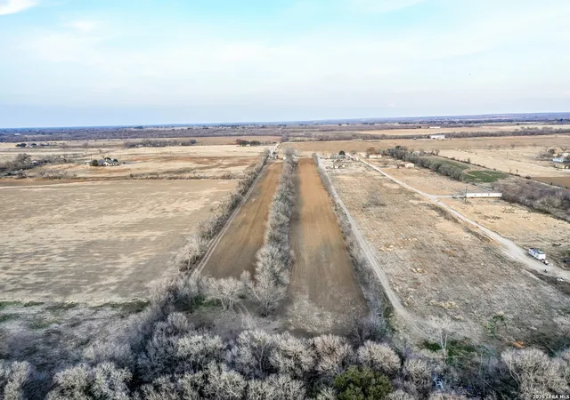 3rd image of 1263 Cr 345, La Vernia, TX 78121 | MLS# 1936975