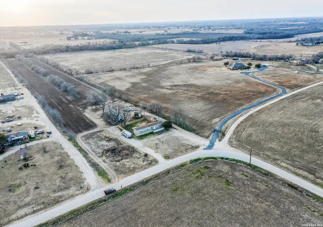 4th image of 1263 Cr 345, La Vernia, TX 78121 | MLS# 1936975