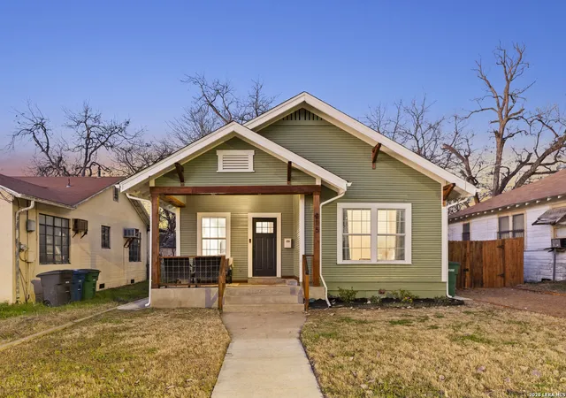 Photo 3 of Sale Pending at 215 Berkshire, San Antonio, TX 78210 | MLS# 1937038 | Listing updated on 2026-03-07