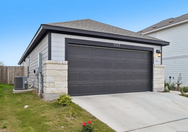 2nd image of 1125 Wild Leaf #15, San Marcos, TX 78666 | MLS# 1937083