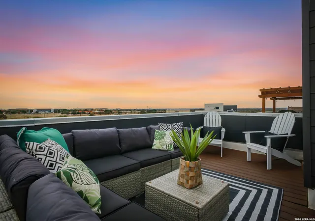 Listing Photo 1 - Condo for sale in building located at 7922 Kennedy Hl, San Antonio, TX 78235 - Unit #1