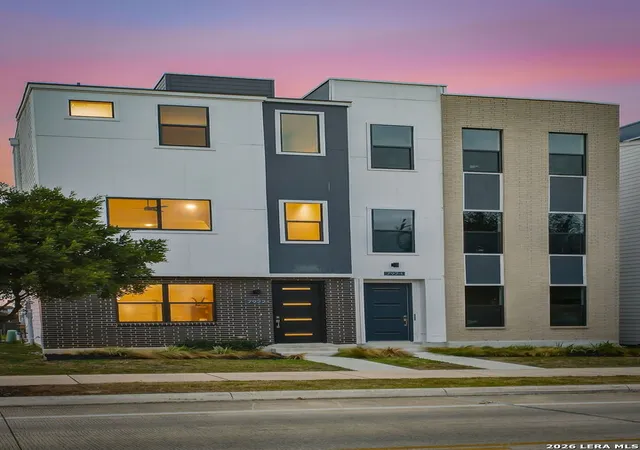 Listing Photo 4 - Condo for sale in building located at 7922 Kennedy Hl, San Antonio, TX 78235 - Unit #1