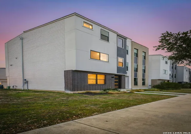 Listing Photo 5 - Condo for sale in building located at 7922 Kennedy Hl, San Antonio, TX 78235 - Unit #1