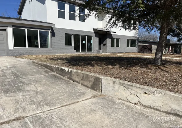 Photo 1 of Sale Pending at 137 Harriett Dr, San Antonio, TX 78216 | MLS# 1937106 | Listing updated on 2026-09-19