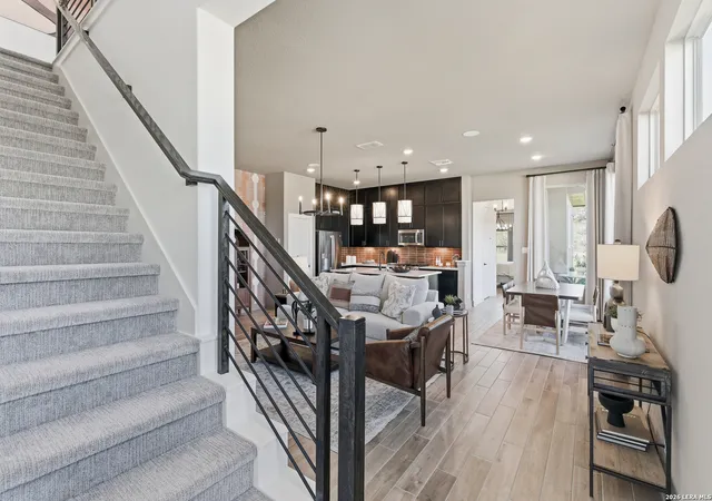 Listing Photo 5 - Condo for sale in building located at 20675 Huebner Rd Unit 533, San Antonio, TX 78258