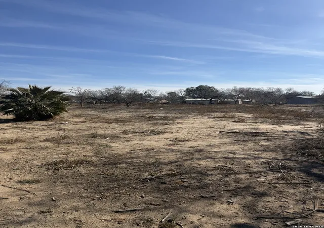 4th image of 412 N Transportation, Devine, TX 78016 | MLS# 1937191