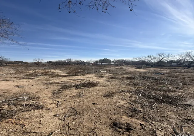 5th image of 412 N Transportation, Devine, TX 78016 | MLS# 1937191
