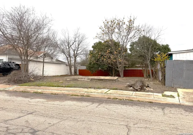 Photo 3 of Sale Pending at 1037 Dawson, San Antonio, TX 78202 | MLS# 1937213 | Listing updated on 2026-02-18