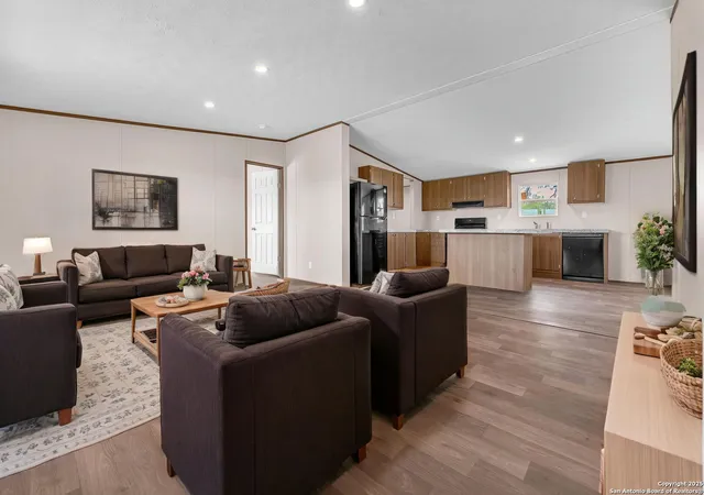Photo 4 of Single family home for sale at 5759 County Road 422, Pleasanton, TX 78064 | MLS# 1937217 | Listing updated on 2026-02-02