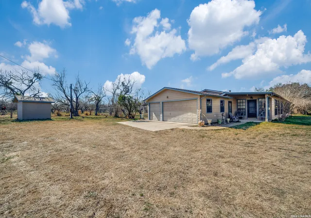 3rd image of 6490 Smith Rd, Von Ormy, TX 78073 | MLS# 1937223