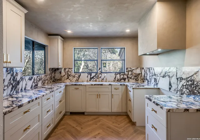 Photo 4 of Sale Pending at 11425 Mission Tr, San Antonio, TX 78230 | MLS# 1937241 | Listing updated on 2026-03-13