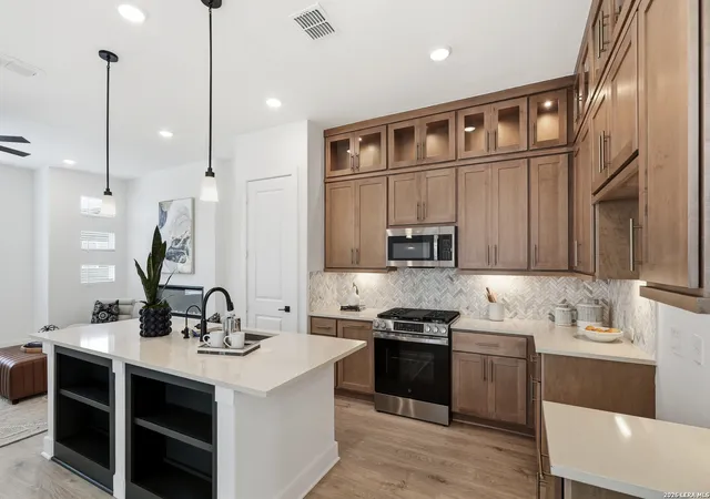 Photo 3 of Sale Pending at 20675 Huebner Rd #535, San Antonio, TX 78258 | MLS# 1937272 | Listing updated on 2026-08-24