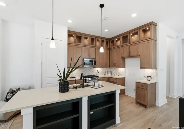 Photo 4 of Sale Pending at 20675 Huebner Rd #535, San Antonio, TX 78258 | MLS# 1937272 | Listing updated on 2026-08-24