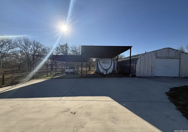 Photo 4 of Sale Pending at 149 Oak Hl, La Vernia, TX 78121 | MLS# 1937362 | Listing updated on 2026-04-08