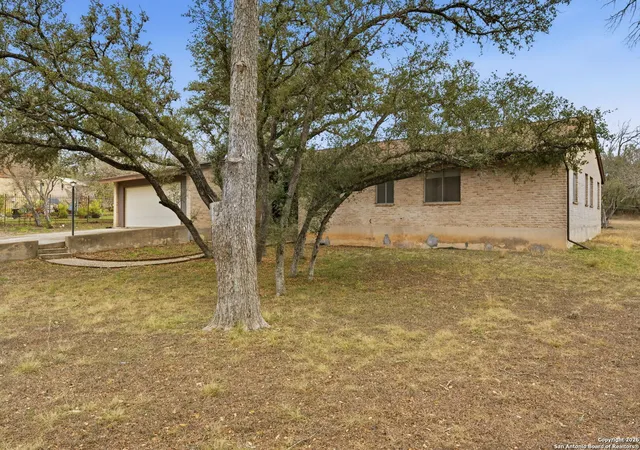 Photo 2 of Sale Pending at 6581 Fox Run, San Antonio, TX 78233 | MLS# 1937365 | Listing updated on 2026-02-17