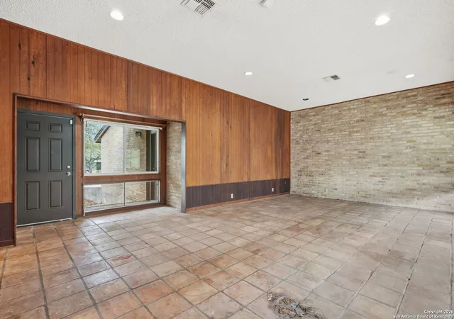 Photo 4 of Sale Pending at 6581 Fox Run, San Antonio, TX 78233 | MLS# 1937365 | Listing updated on 2026-02-17