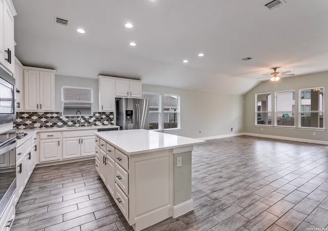 Photo 4 of Single family home for sale at 6506 Crockett Cove, Schertz, TX 78108 | MLS# 1937463 | Listing updated on 2026-05-14