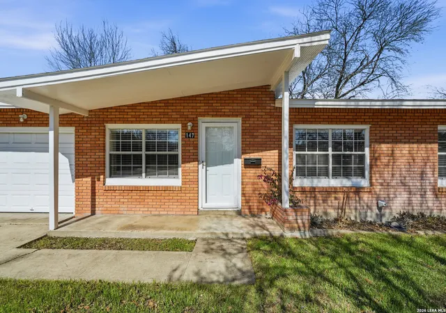 Photo 4 of Sale Pending at 147 Marlena Dr, San Antonio, TX 78213 | MLS# 1937527 | Listing updated on 2026-04-27