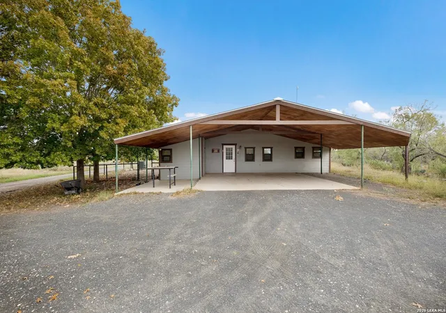 17th image of 1529 County Road 4513, Hondo, TX 78861 | MLS# 1937557