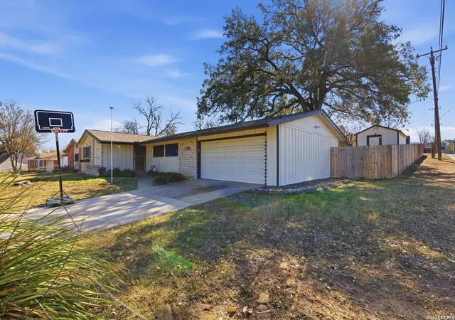 Photo 2 of Sale Pending at 3222 Bluefield, San Antonio, TX 78230 | MLS# 1937613 | Listing updated on 2026-05-01