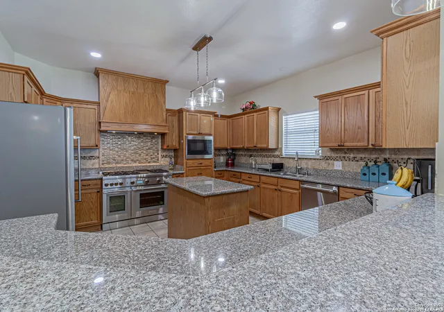 image of 323 Shannon Ridge, Floresville, TX 78114 | MLS# 1937649