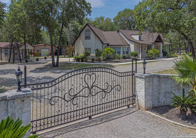 image of 323 Shannon Ridge, Floresville, TX 78114 | MLS# 1937649