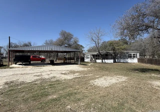 Manufactured home for sale at 4811 Treebark Ln, Elmendorf, TX 78112 | MLS# 1937724