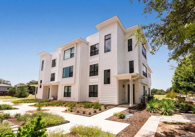 Homes for sale in San Antonio, TX | 543 Mcmonigal Pl #BLDG. 3, San Antonio, TX 78210 | MLS# 1937789