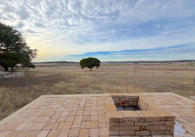 Photo 3 of Sale Pending at 952 Parkview, Canyon Lake, TX 78133 | MLS# 1937890 | Listing updated on 2026-05-18