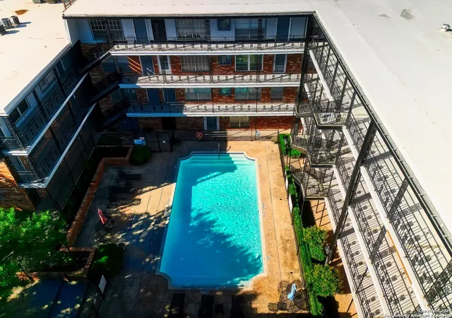 2nd image of 8401 N New Braunfels, San Antonio, TX 78209