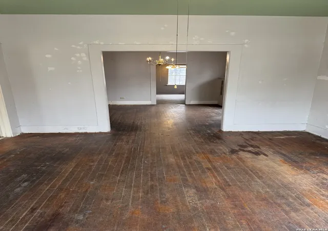 2nd image of 318 Devine St, San Antonio, TX 78210 | MLS# 1937971