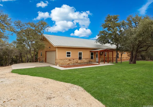 Photo 1 of Single family home for sale at 200 Creekwood Ct, Spring Branch, TX 78070 | MLS# 1938129 | Listing updated on 2026-04-20