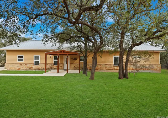Photo 2 of Single family home for sale at 200 Creekwood Ct, Spring Branch, TX 78070 | MLS# 1938129 | Listing updated on 2026-04-20