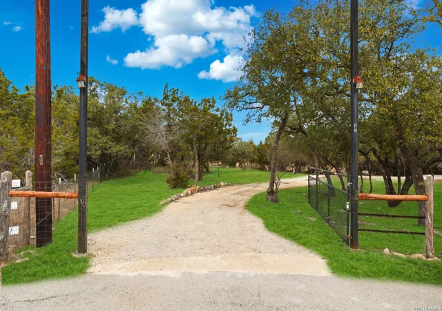 Photo 3 of Single family home for sale at 200 Creekwood Ct, Spring Branch, TX 78070 | MLS# 1938129 | Listing updated on 2026-04-20