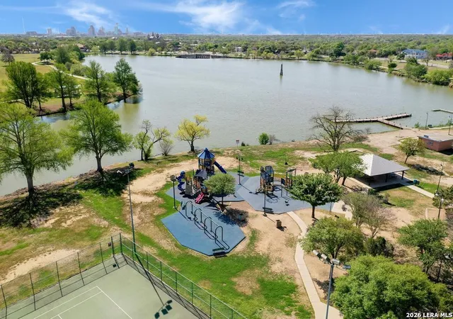 22nd image of 1806 W Mistletoe Ave, San Antonio, TX 78201 | MLS# 1938135