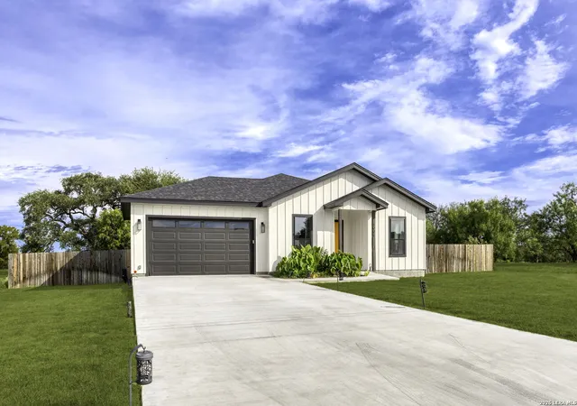 Photo 2 of Single family home for sale at 1008 Naumann, Granite Shoals, TX 78654 | MLS# 1938143 | Listing updated on 2026-05-20