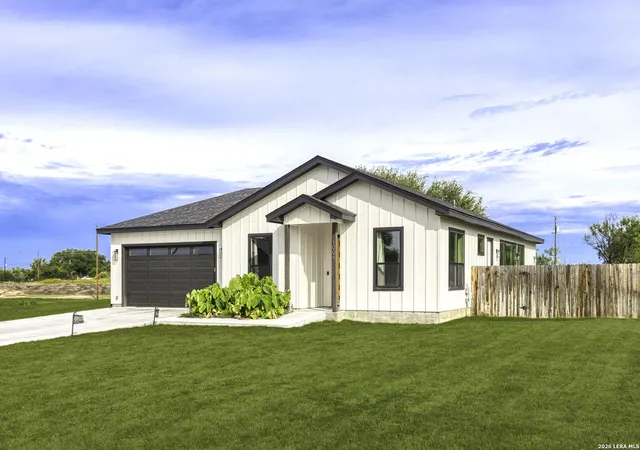 Photo 3 of Single family home for sale at 1008 Naumann, Granite Shoals, TX 78654 | MLS# 1938143 | Listing updated on 2026-05-20