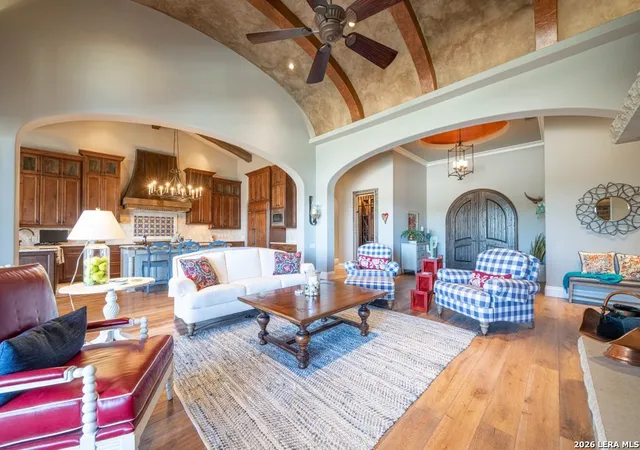 Photo 3 of Single family home for sale at 538 Oak Shores Dr, Canyon Lake, TX 78133 | MLS# 1938145 | Listing updated on 2026-02-12