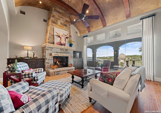 Photo 4 of Single family home for sale at 538 Oak Shores Dr, Canyon Lake, TX 78133 | MLS# 1938145 | Listing updated on 2026-02-12