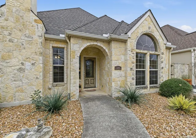 Photo 2 of Single family home for sale at 329 W Bandera, Boerne, TX 78006 | MLS# 1938209 | Listing updated on 2026-09-11