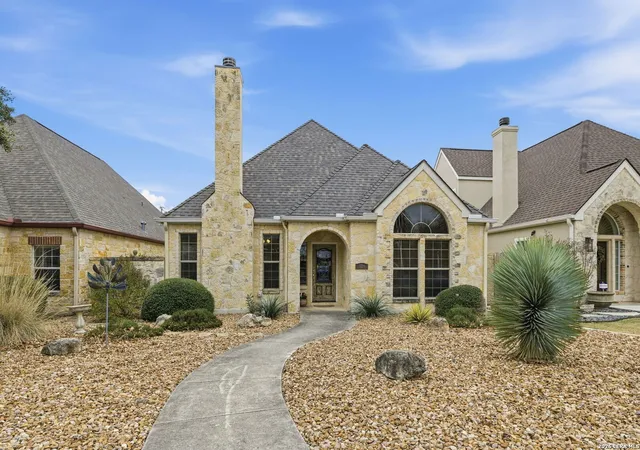 Photo 3 of Single family home for sale at 329 W Bandera, Boerne, TX 78006 | MLS# 1938209 | Listing updated on 2026-09-11