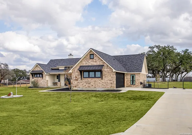 Photo 4 of Sale Pending at 121 Western Way, San Antonio, TX 78228 | MLS# 1938344 | Listing updated on 2026-02-27