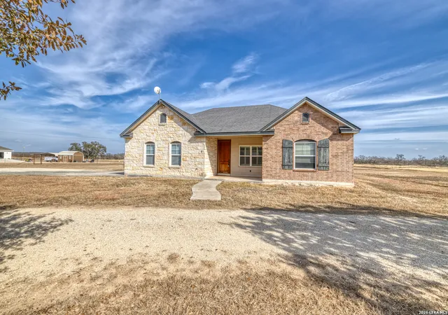 1st image of 8 Valley, Uvalde, TX 78801 | MLS# 1938352