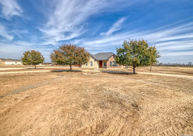 3rd image of 8 Valley, Uvalde, TX 78801 | MLS# 1938352